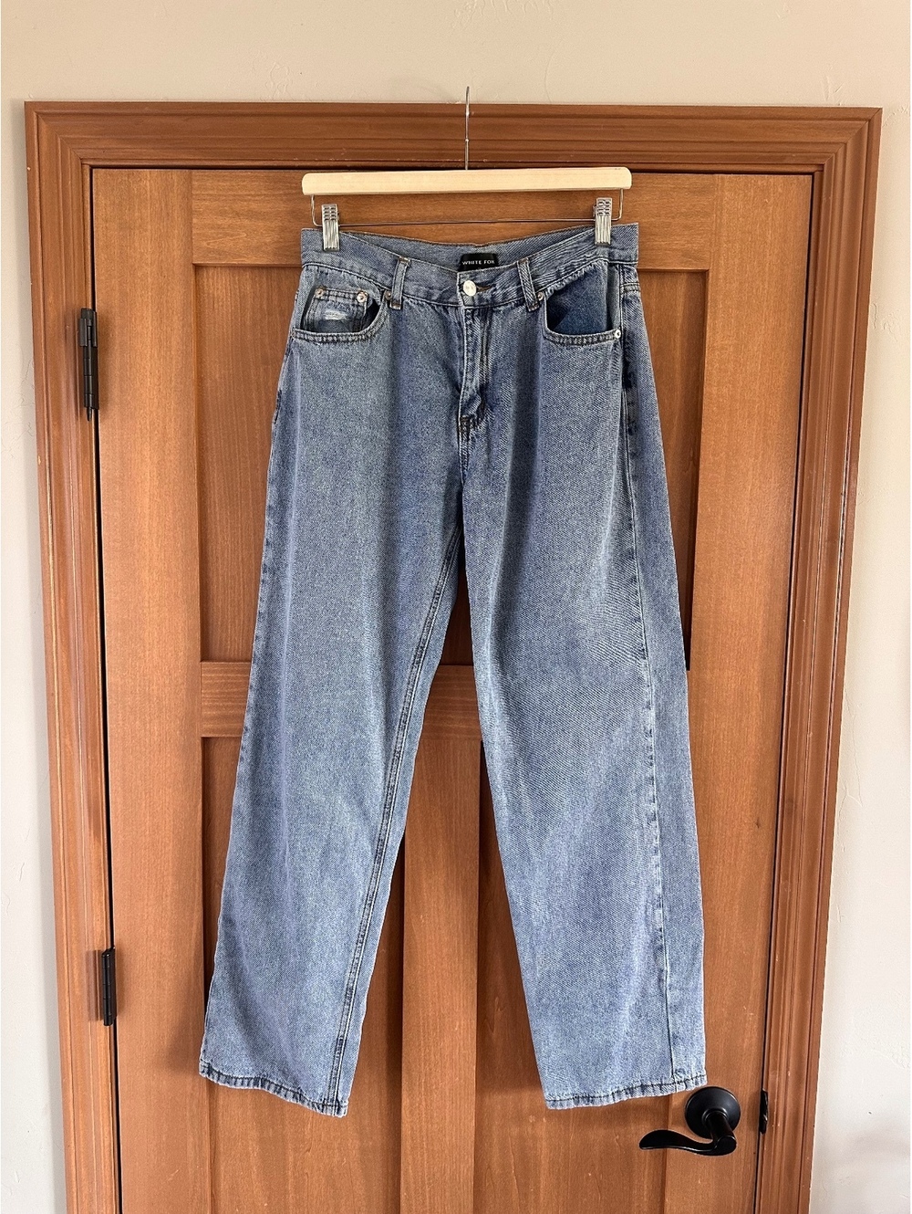White Fox Boutique Mid Rise Straight Leg Relaxed Jeans Medium Wash Women Medium